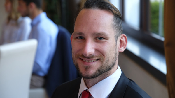 AKTENDECKEL ZU UND WEITER 