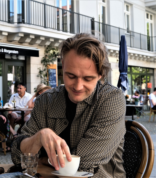 AUF NEUEN WEGEN 