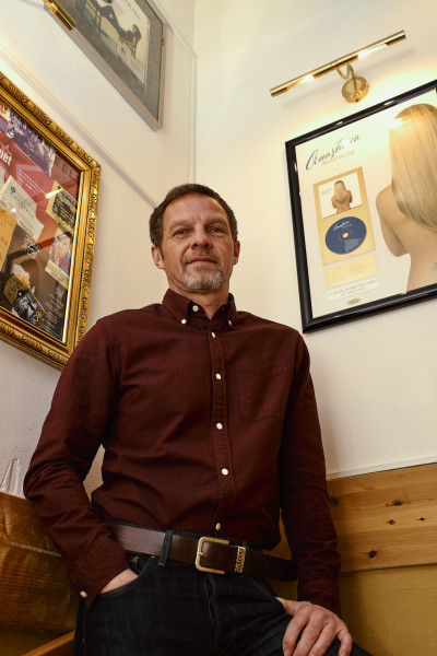 DER GOLDFINGER AUF TALENTSUCHE 