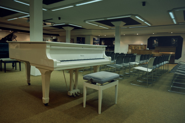 KLAVIERE, FLÜGEL, DIGITALPIANOS: TASTENKOMPETENZ 