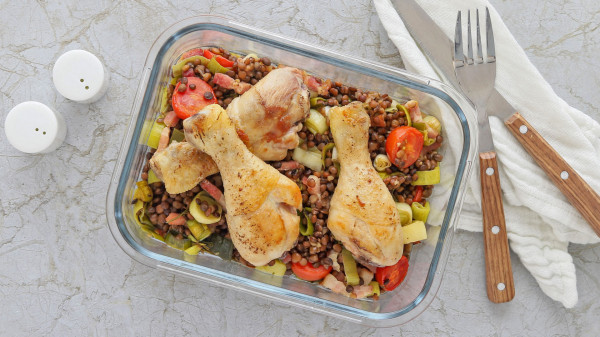 Praktisches Meal-Prep mit Geflügel 