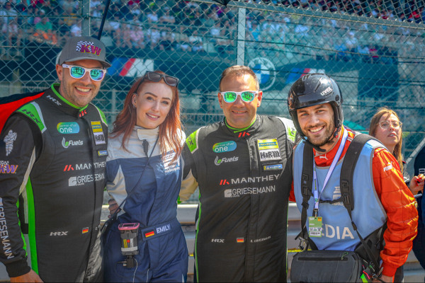 Sportreporterinnen am Nürburgring 