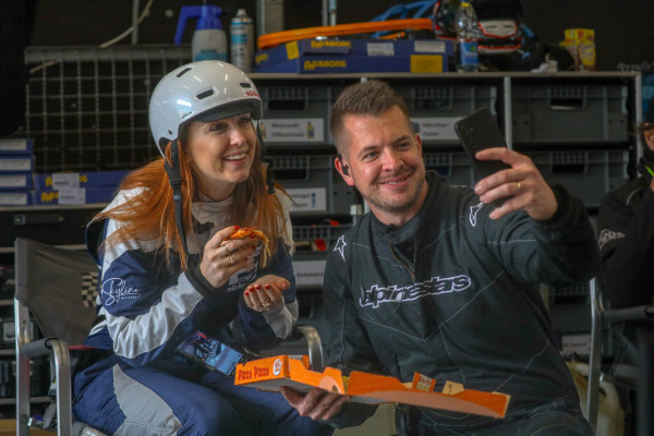 Sportreporterinnen am Nürburgring 