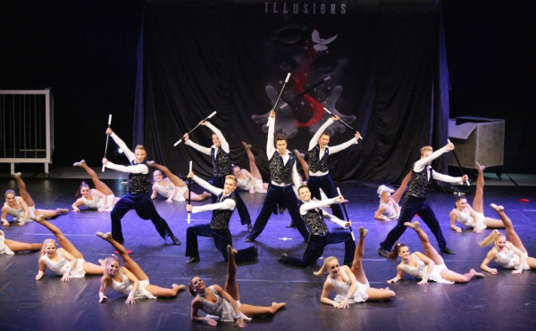 Tanzformation im goldenen Buch 