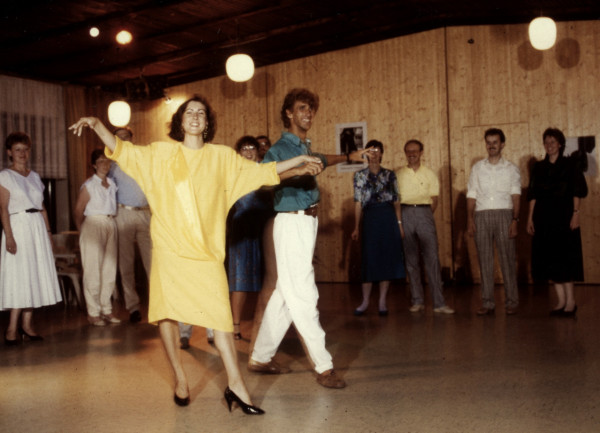 Tanzformation im goldenen Buch 