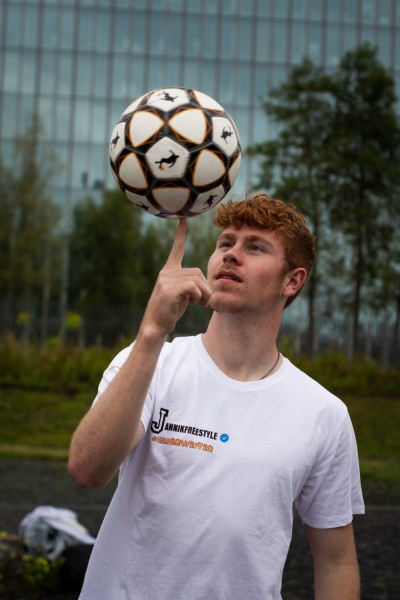 VOM BALL EINFACH NICHT ZU TRENNEN 